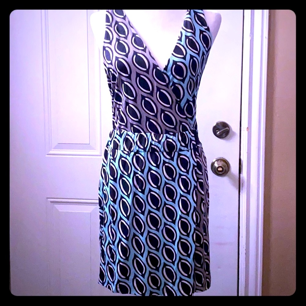 Diane Von Furstenberg sleeveles wrap Dress size 2